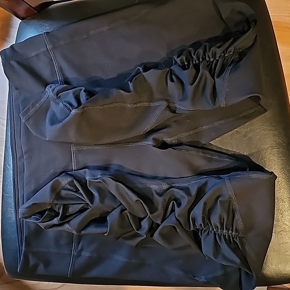 Fabletics PureLuxe Mid Rise Ruched 7/8 Legging - Picture 6 of 7